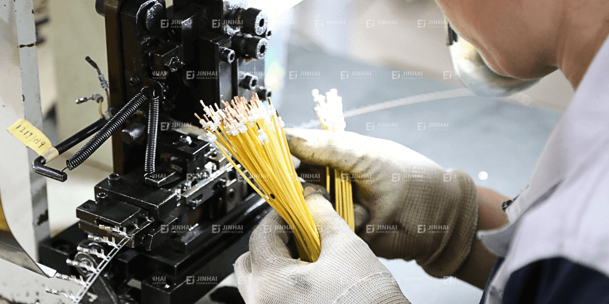 Dây cáp tùy chỉnh: Ép đầu cắm bán tự động với đầu cắm chống nước